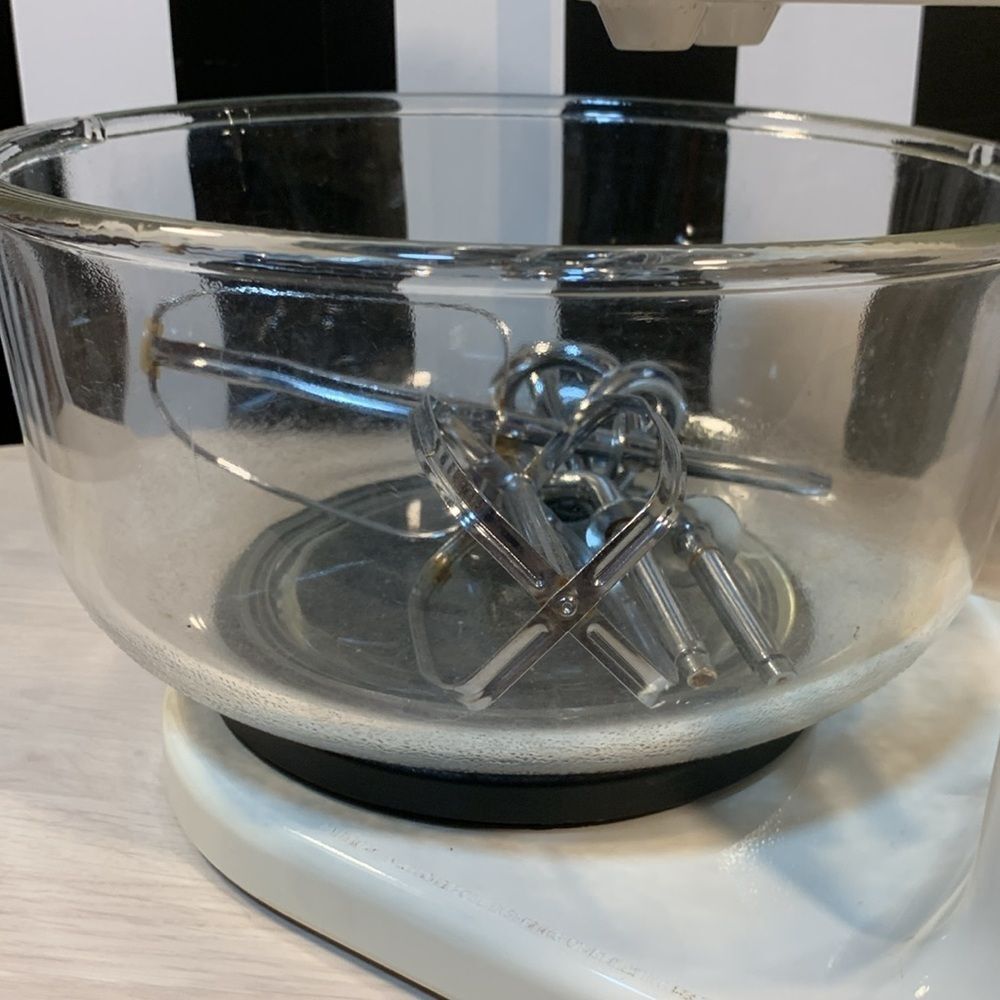 Vintage 70s Sunbeam Mixmaster Electric Mixer 2 Glass Bowls/Beater / Dough Hook - Picture 14 of 16